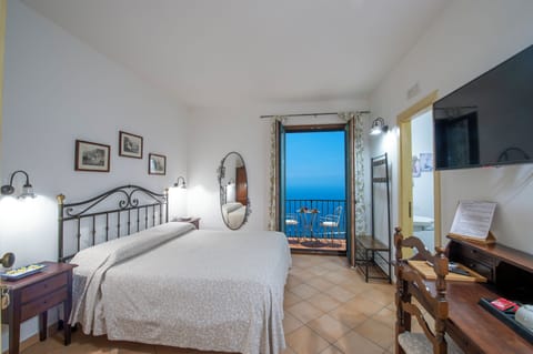 Superior Double Room, 1 Double Bed, Non Smoking, Sea View | Premium bedding, down comforters, in-room safe, desk