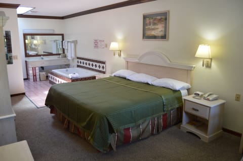 Deluxe Room, 1 King Bed | Desk, free WiFi