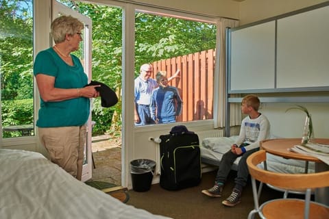 Desk, soundproofing, free WiFi