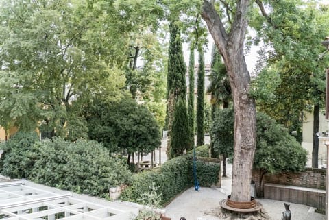 Apartment, 2 Bedrooms | Property grounds