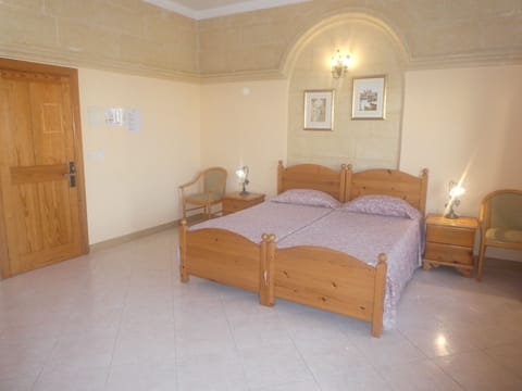 Twin Bed Sea View | Desk, free WiFi, bed sheets