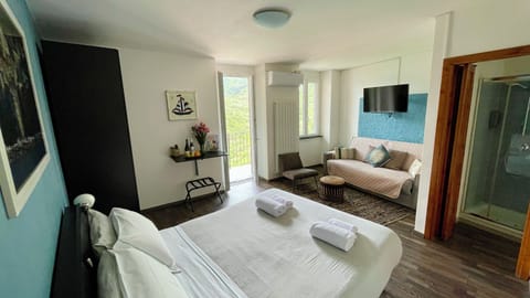 Premium Room | Premium bedding, down comforters, pillowtop beds, minibar