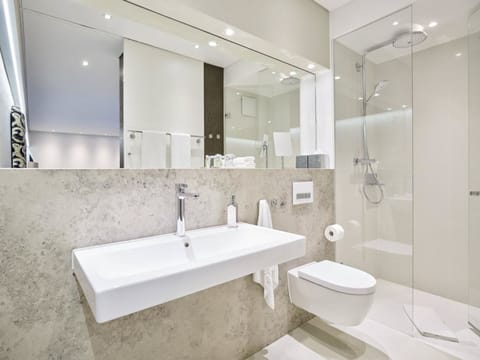Signature Double Room | Bathroom | Free toiletries, hair dryer, towels, soap