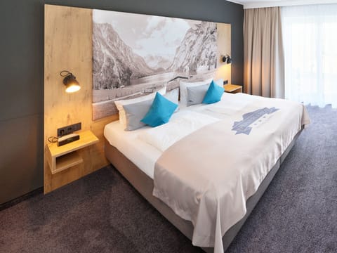 Comfort Double Room, Non Smoking, Mountain View | Hypo-allergenic bedding, in-room safe, desk, free WiFi