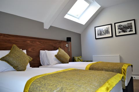 Deluxe Double or Twin Room | Desk, soundproofing, iron/ironing board, free WiFi