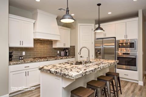 House, Multiple Beds, Mountain View (Southern Comfort) | Private kitchen | Fridge, microwave, oven, stovetop