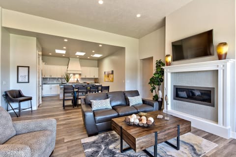 House, Multiple Beds (Back Nine Villa) | Living area | Flat-screen TV