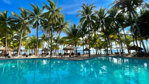 4 outdoor pools, pool umbrellas, sun loungers