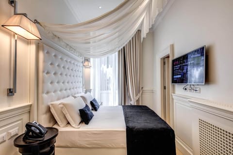 Deluxe Double Room | In-room safe, desk, blackout drapes, free WiFi