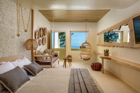 Luxury Suite, Hot Tub, Sea View | 1 bedroom, Egyptian cotton sheets, premium bedding, minibar