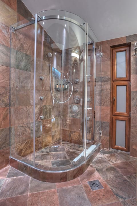 Executive Double Room | Bathroom | Shower, bathrobes, slippers, towels