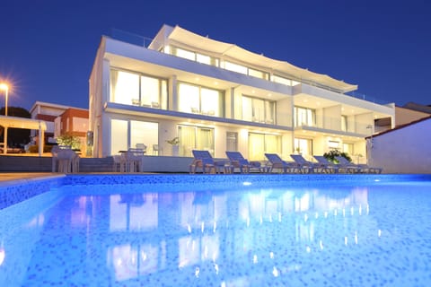 Economy Room | Premium bedding, Select Comfort beds, minibar, in-room safe