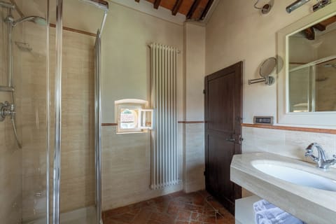 Shower, hair dryer, slippers, bidet