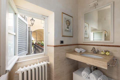 Shower, hair dryer, slippers, bidet