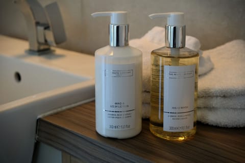 Shower, free toiletries, towels