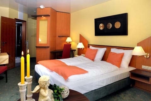 Double or Twin Room | Soundproofing, cribs/infant beds, rollaway beds, free WiFi