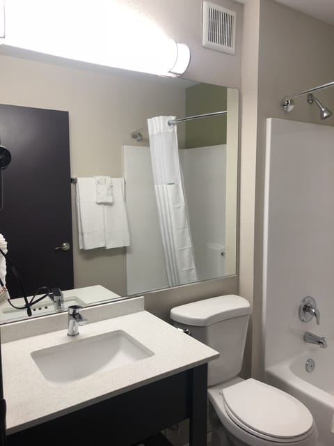 Combined shower/tub, deep soaking tub, eco-friendly toiletries