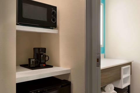 Pillowtop beds, desk, soundproofing, iron/ironing board