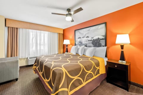 Studio Suite, 1 King Bed, Non Smoking | Premium bedding, desk, blackout drapes, iron/ironing board