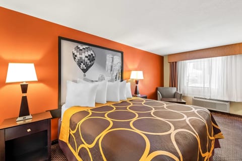 Room, 1 King Bed, Non Smoking | Premium bedding, desk, blackout drapes, iron/ironing board