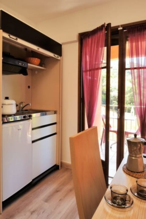 Economy Twin Room | Private kitchenette