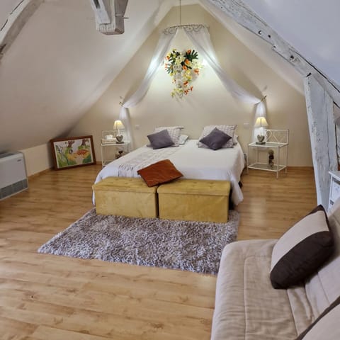 Family Room, Garden View | Free WiFi