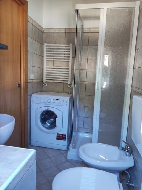 Triple Room, Private Bathroom (External) | Bathroom | Shower