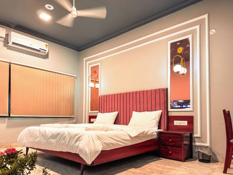 Superior AC Room With King bed | Blackout drapes, free WiFi, bed sheets