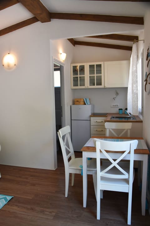 Mobile Home | In-room dining