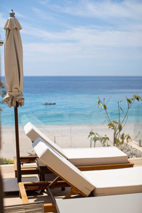 Minibar, desk, soundproofing, free WiFi