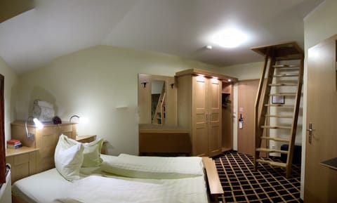 Minibar, in-room safe, individually decorated, individually furnished