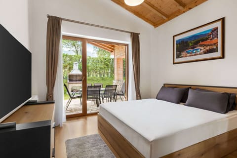 Luxury Villa, Multiple Beds | Premium bedding, memory foam beds, in-room safe, desk