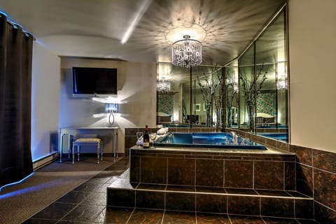 Luxury Studio Suite, 1 King Bed | Bathroom | Combined shower/tub, hair dryer, towels