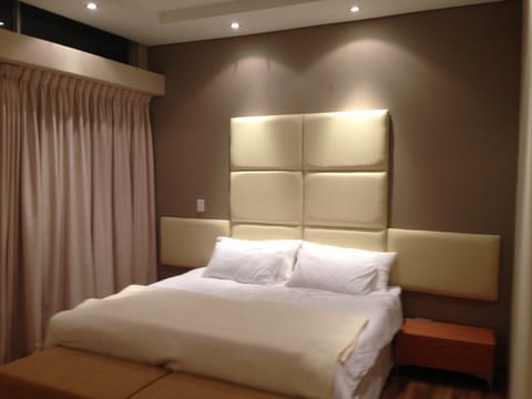 In-room safe, desk, iron/ironing board, free WiFi