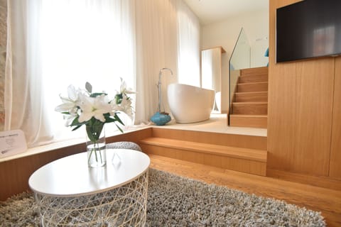 Deluxe Studio, Sea View | In-room safe, soundproofing, iron/ironing board, free cribs/infant beds