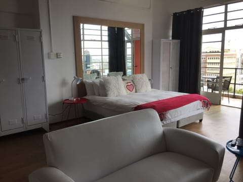 Luxury Studio, 1 King Bed with Sofa bed, City View | Living area | DVD player