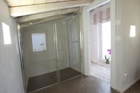 Superior Duplex | Bathroom shower