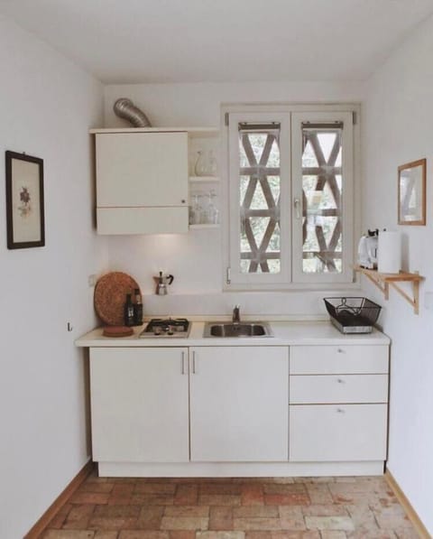 Fridge, stovetop, electric kettle, highchair