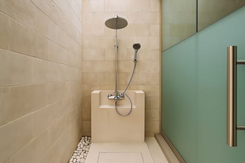 Villa | Bathroom | Rainfall showerhead, free toiletries, hair dryer, bathrobes