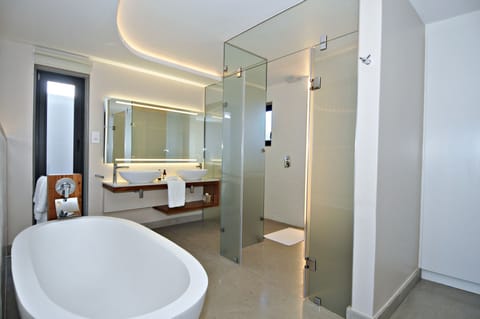 Superior Room (Sea Facing with Garden) | Bathroom | Separate tub and shower, deep soaking tub, rainfall showerhead