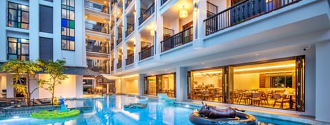 Outdoor pool, open 7:00 AM to 11:00 PM, sun loungers