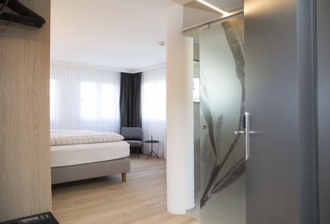 Business Double Room, Mountain View | Egyptian cotton sheets, premium bedding, minibar, in-room safe