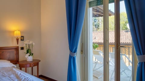 Down comforters, minibar, in-room safe, desk