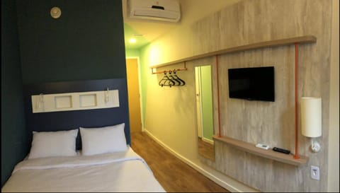 Standard Apartment, 1 Double Bed | Blackout drapes, iron/ironing board, free WiFi, bed sheets