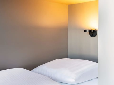 Twin Room | Desk, free WiFi