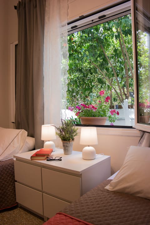 City Apartment | 2 bedrooms, in-room safe, blackout drapes, soundproofing