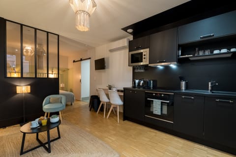 Apartment, Private Bathroom (Euzèbe) | Private kitchen