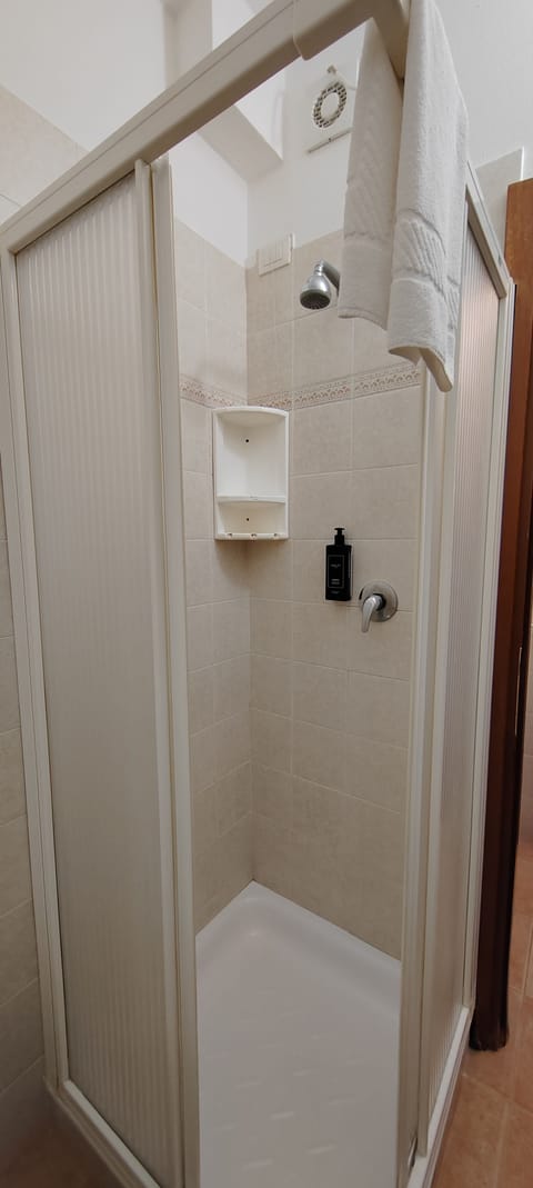 Triple Room | Bathroom | Shower, designer toiletries, hair dryer, towels