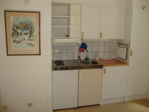 Twin Room, Private Bathroom | Desk, free WiFi