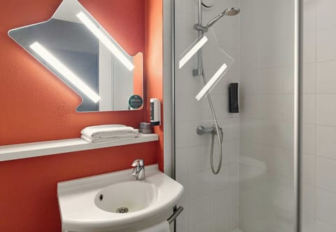 Shower, towels, soap, shampoo